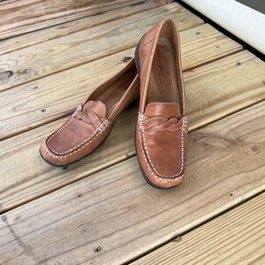 Naturalizer women’s Brown Leather Slip-On Driving Loafers